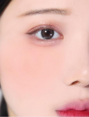 Мягкие румяна с сияющим финишем в персиковом оттенке The Saem Jelly Blusher CR01 Peach Crush 